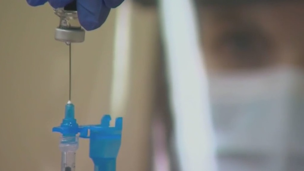 COVID vaccine: 2nd booster recommended, doctors say