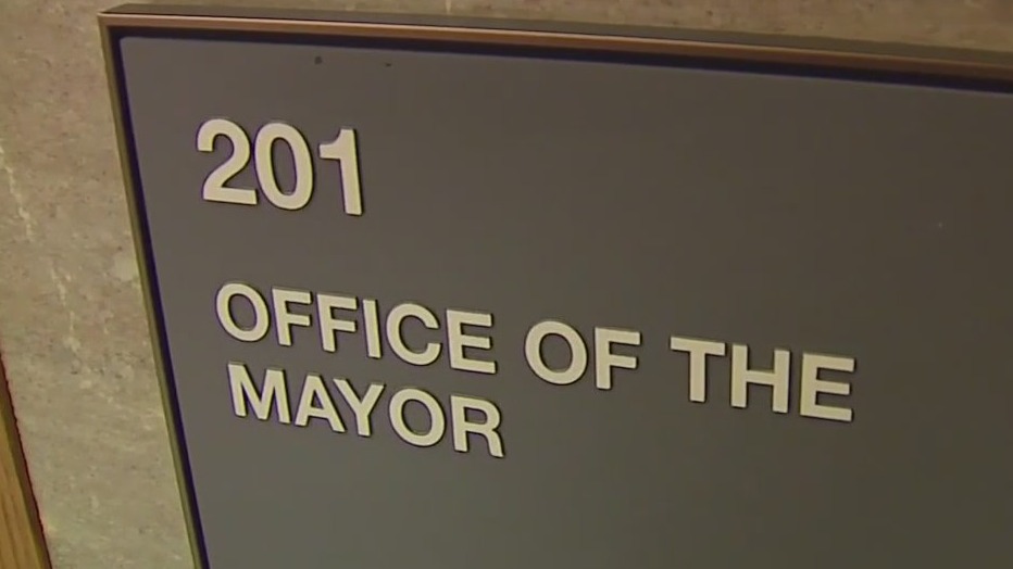 Milwaukee mayoral election, Donovan or Johnson new leader after 2 decades