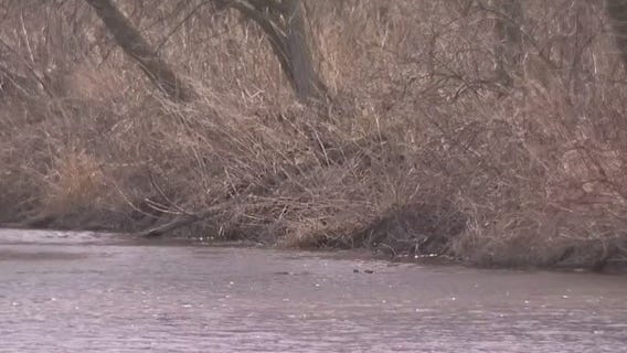 Car in Milwaukee River, life-threatening injuries, 3 officers transported