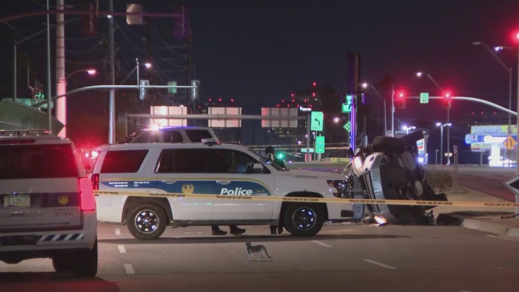 Man dies after found unconscious at Phoenix crash scene