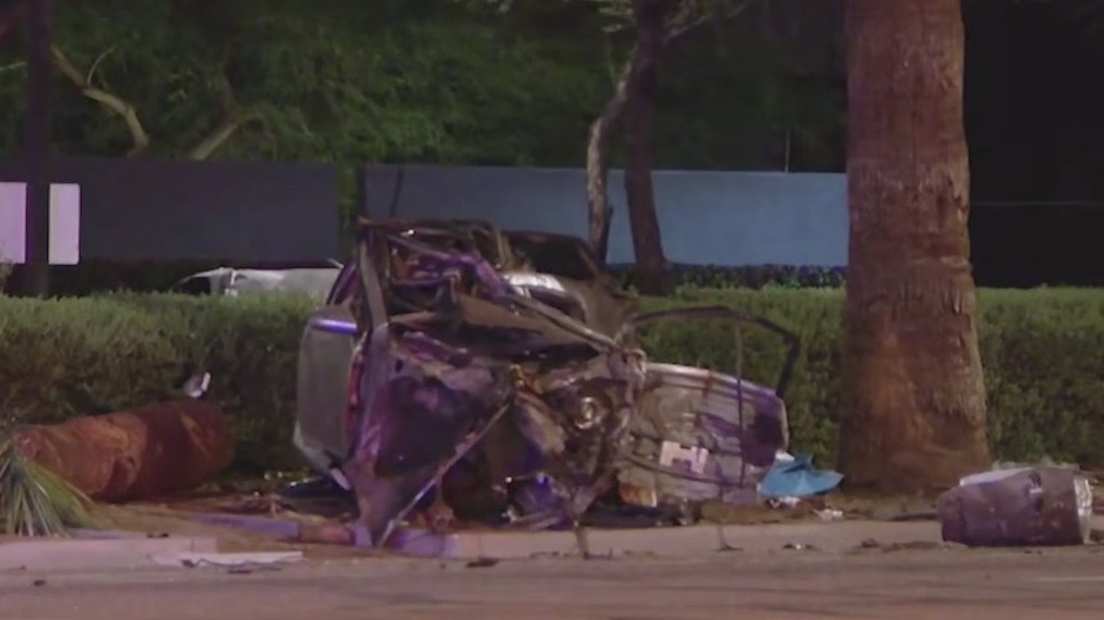 Deadly crash shuts down intersection near downtown Phoenix