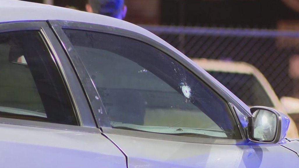 Man shot in Phoenix, suspect sought