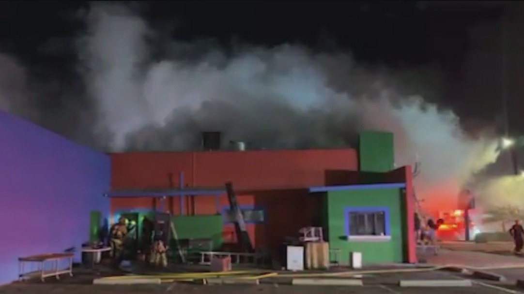 Phoenix taco shop catches fire overnight