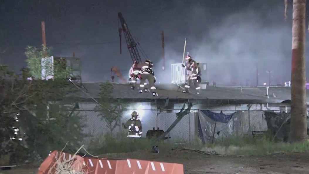 5 displaced after apartment fires break out in Phoenix