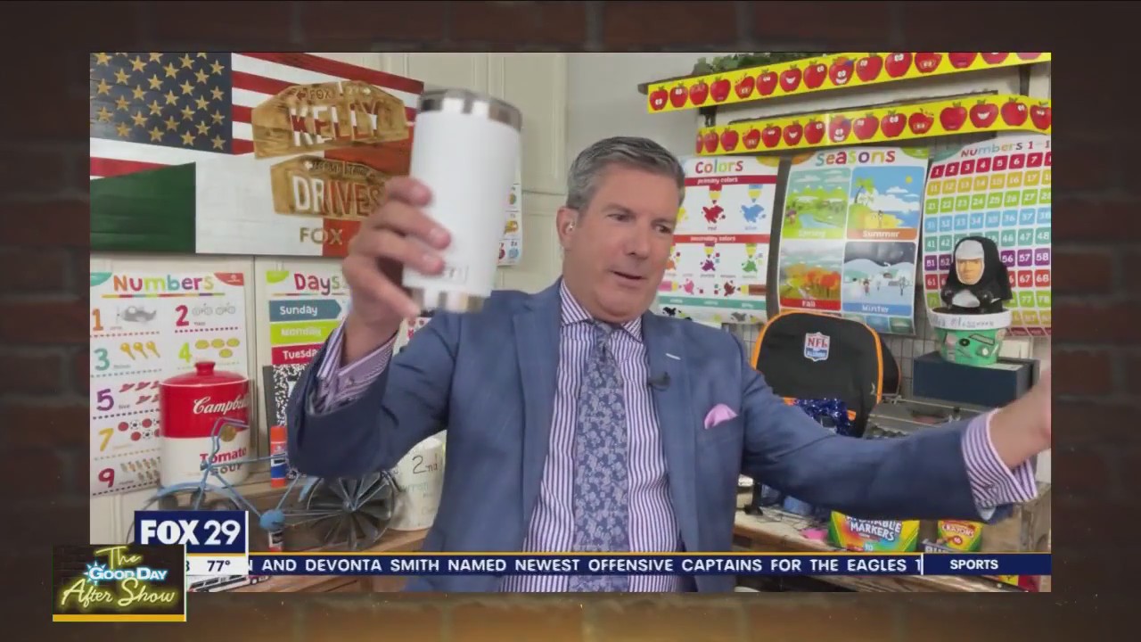 Moment of the Day: Bob Kelly 'sings' Christmas music