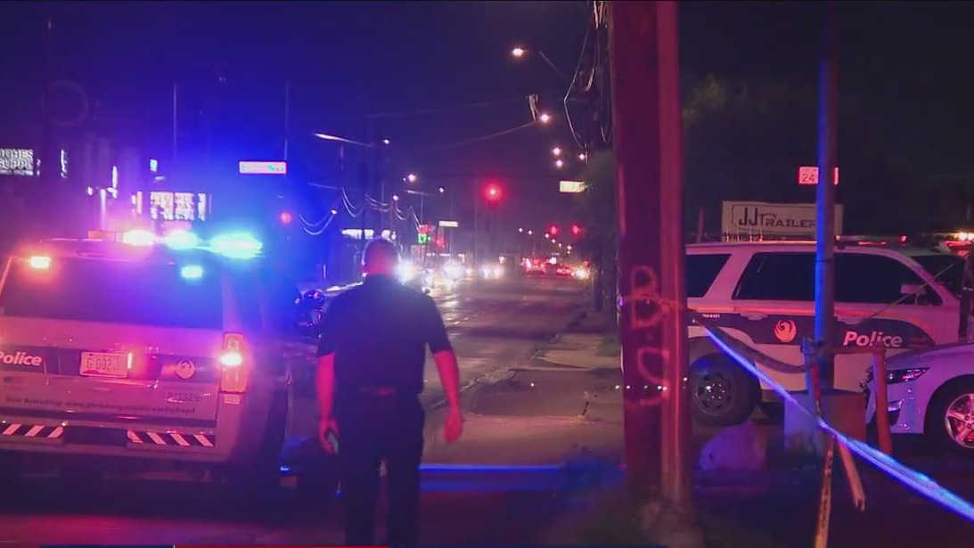 Shooting suspect flees after man found dead in West Phoenix