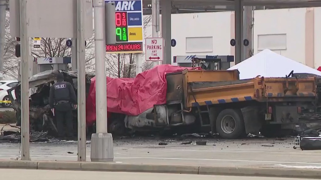 Wauwatosa crash: 3 dead including DPW driver, 10 vehicles involved