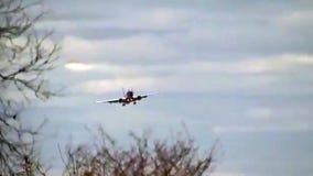 Planes attempt to land at Dulles International Airport amid windstorm