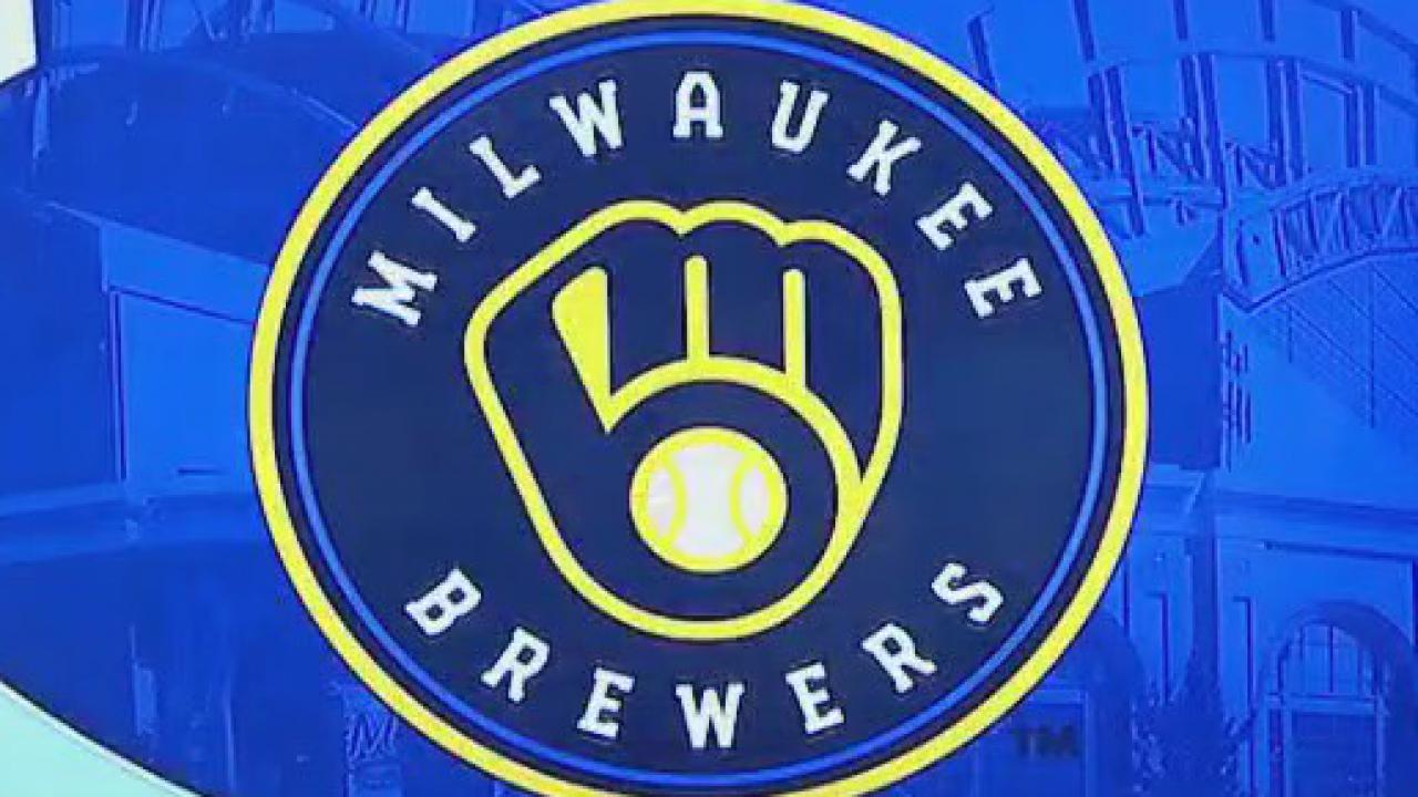 Brewers battle wind at spring training in Arizona