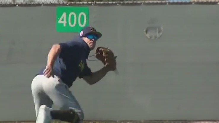 Brewers prospects issue a 'no-fly zone' in the outfield