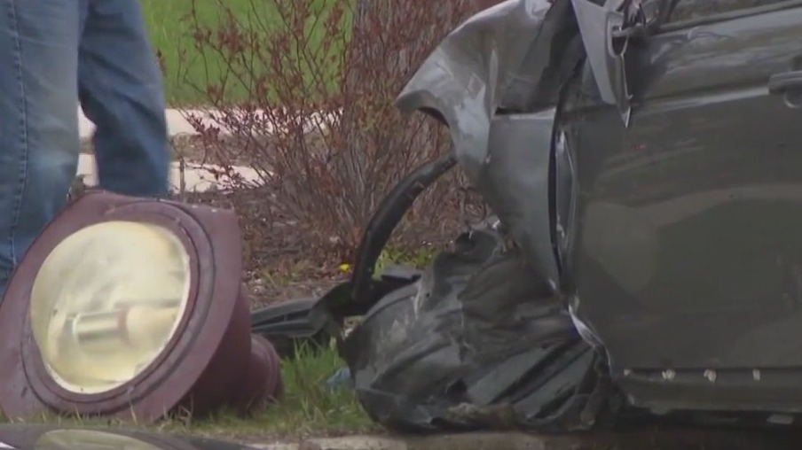 Glendale reckless driving crash, 3 vehicles involved