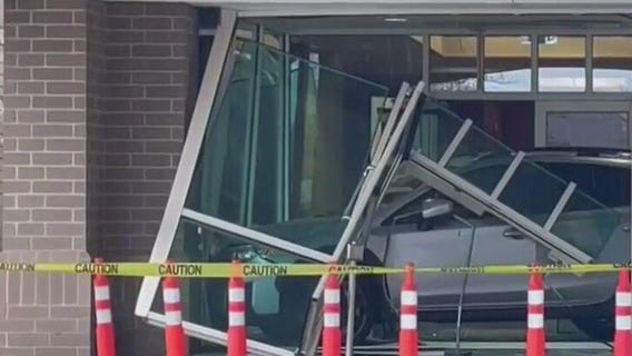 Driver crashes into Mequon hospital entrance, 3 hurt