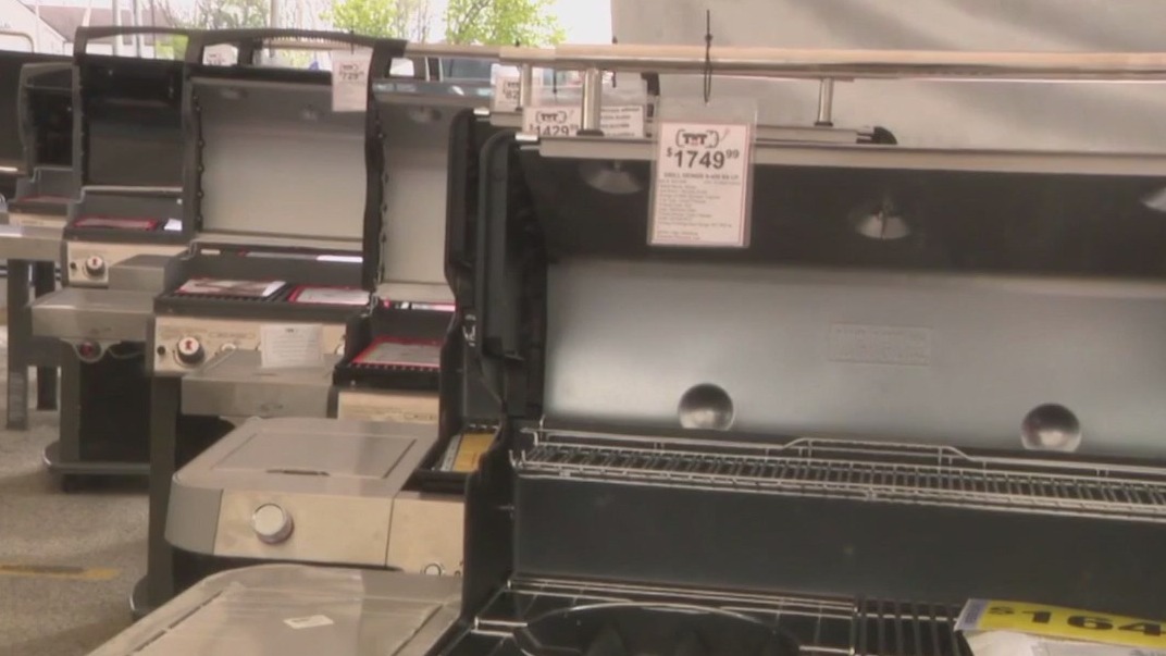 Waukesha Grills, Galore and More Christmas parade memorial fundraiser