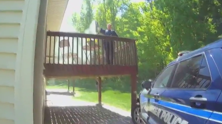 Slinger duplex fire extinushed with boost from police squad