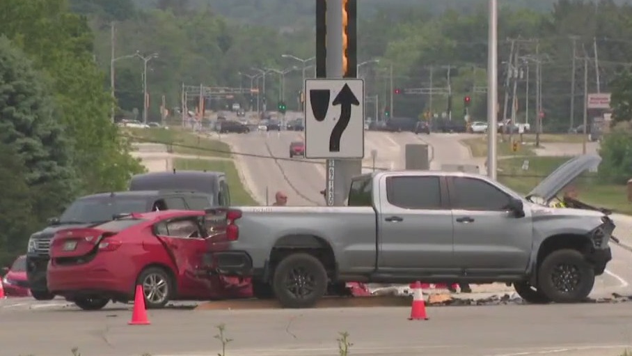 Waukesha fatal crash, Les Paul and St. Paul, man dead