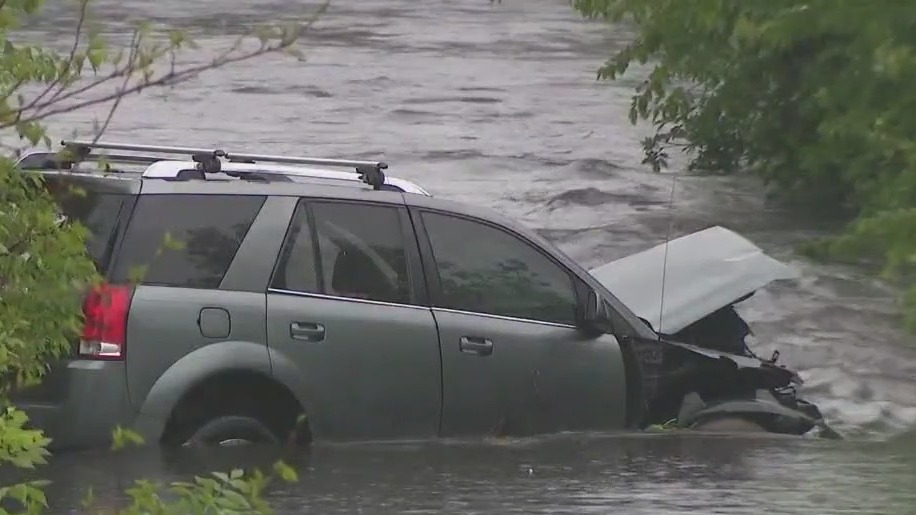 West Allis police chase ends in water, driver arrested