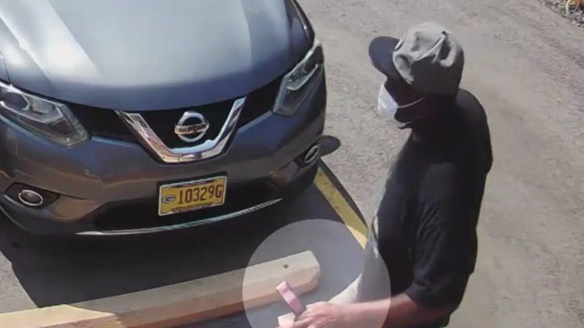 Cudahy Veterinary Clinic theft, wallet, keys stolen