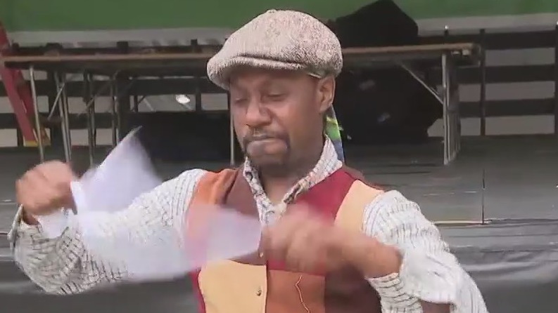 Can Can dancers, ballet demonstrations and drag shows