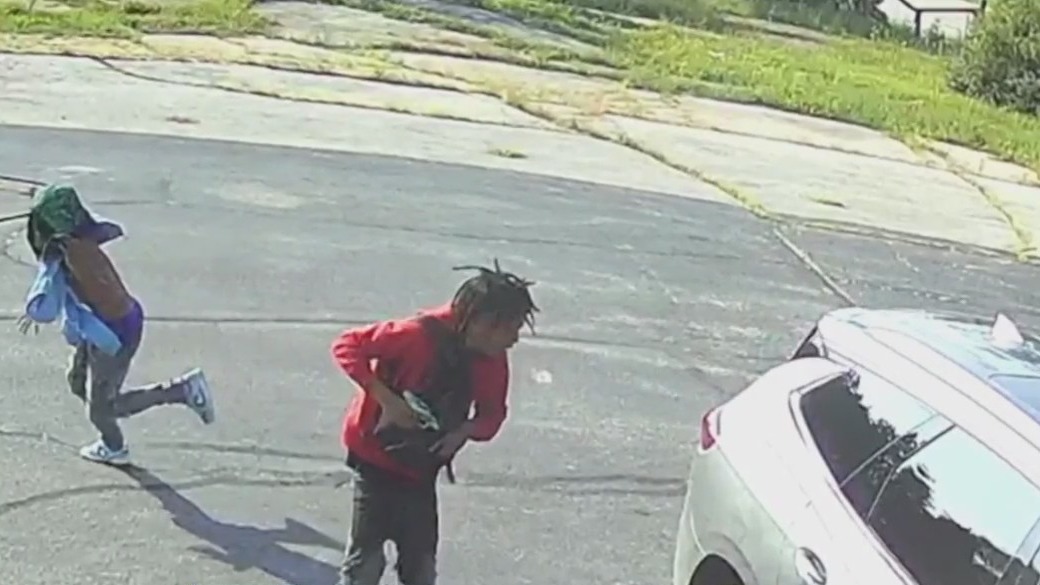 Milwaukee shooting, robbery, 2 sought