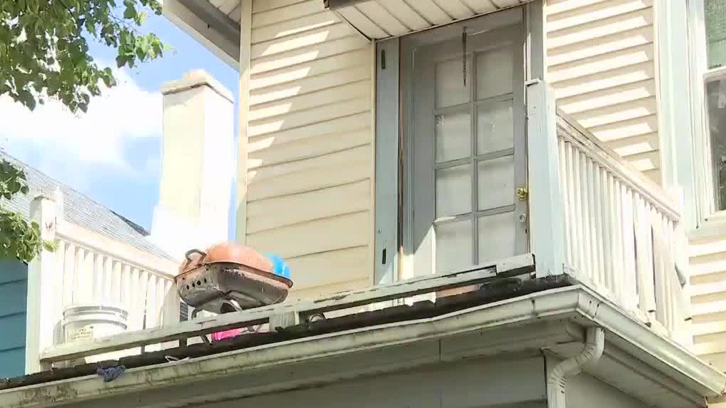Milwaukee balcony fall, 9-year-old hurt