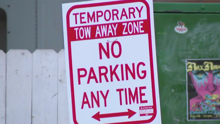 Milwaukee North Avenue bike lane parking