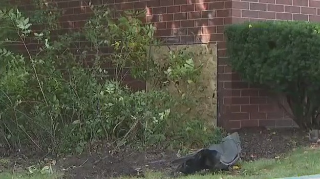 Driver hits Milwaukee fire station