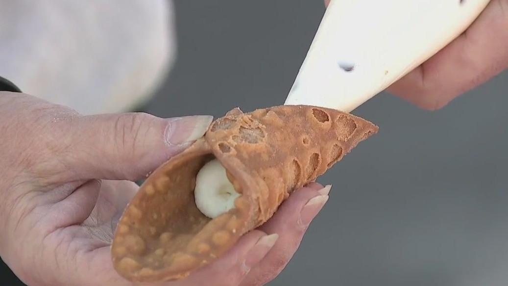Making cannoli at Fest Italiana