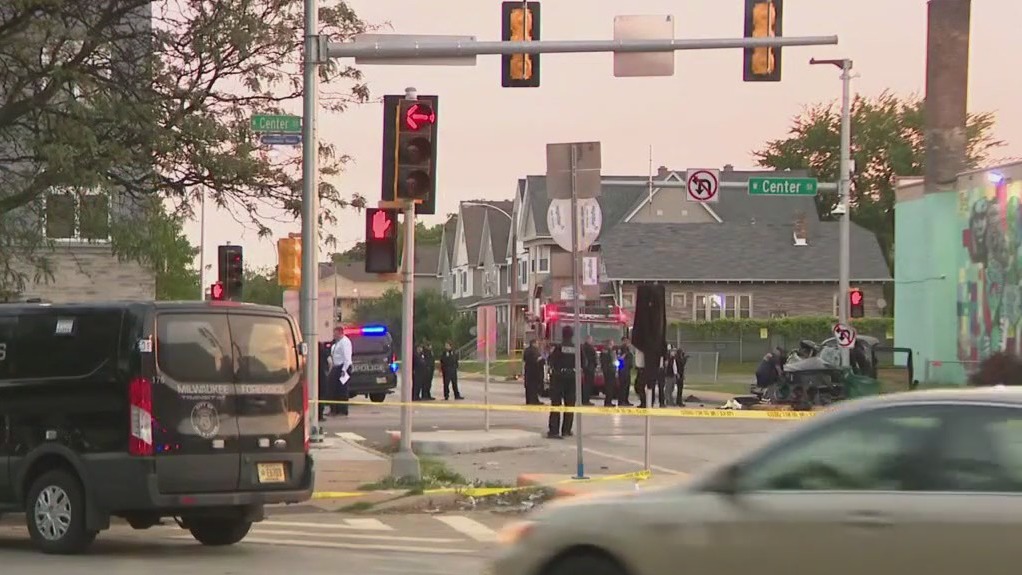 Milwaukee crash, 2 dead at 27th and Center | FOX6 Milwaukee