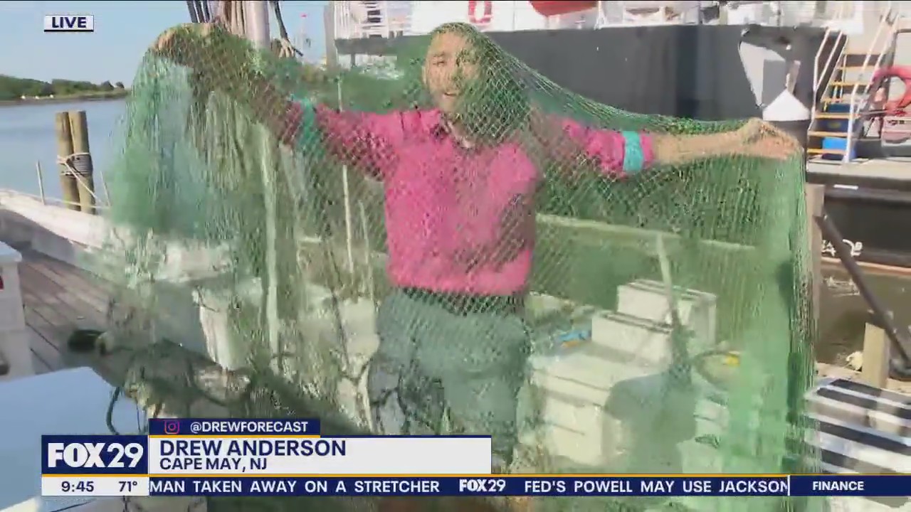 Delaware Bay oyster schooner crew shows Drew the ropes