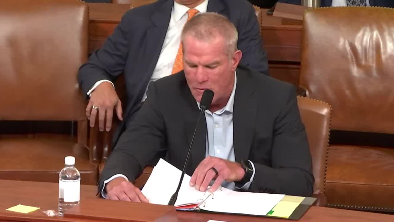 Favre shares Parkinson's disease diagnosis