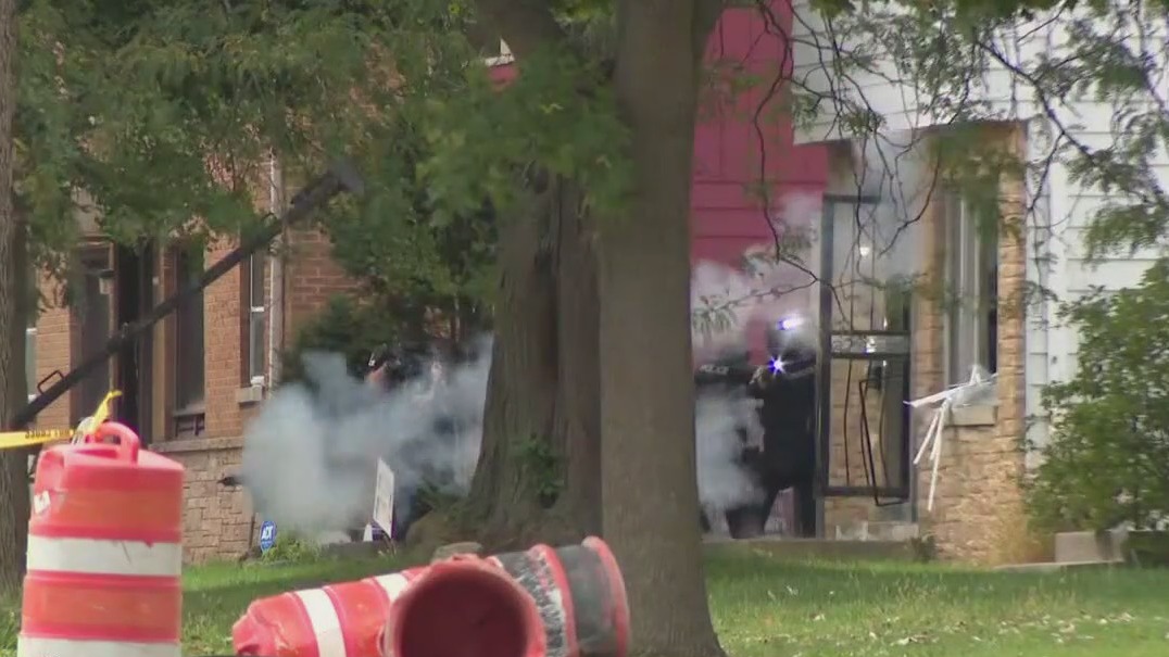 Milwaukee standoff; man found dead in home | FOX6 Milwaukee