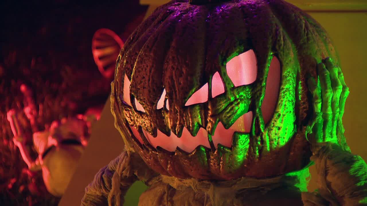 A and J?s Halloween House back in Bay View