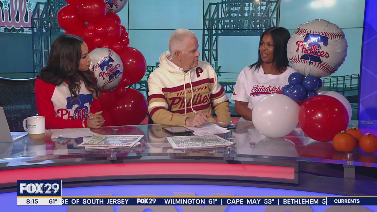 DIY Phillies Playoff balloon decor