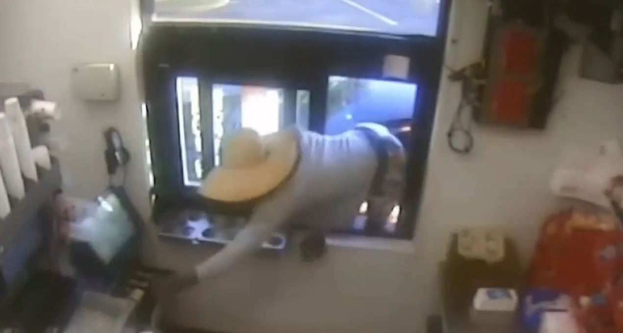 Man climbs into Orlando Wendy's drive-thru window and steals cash from register