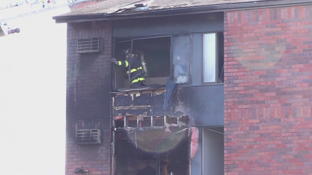 Milwaukee apartment fire - Thanksgiving morning