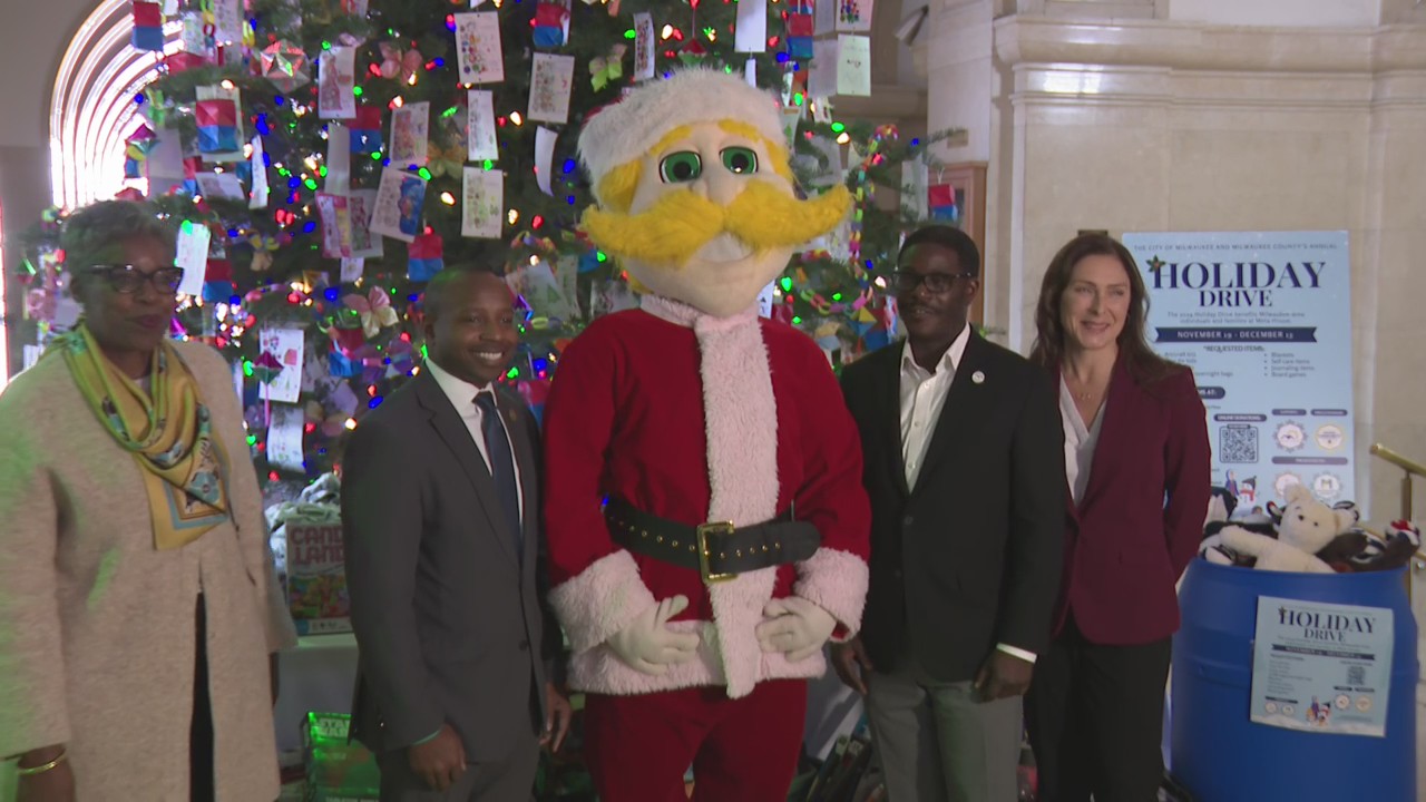 Milwaukee 2024 Holiday Drive Wrap