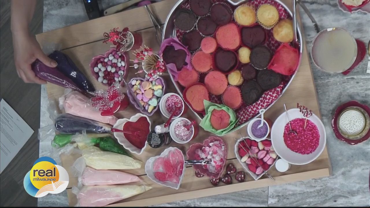 Valentine?s Day Cocktails and Cupcakes