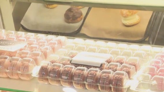 Learn how to make decorate macarons or cake