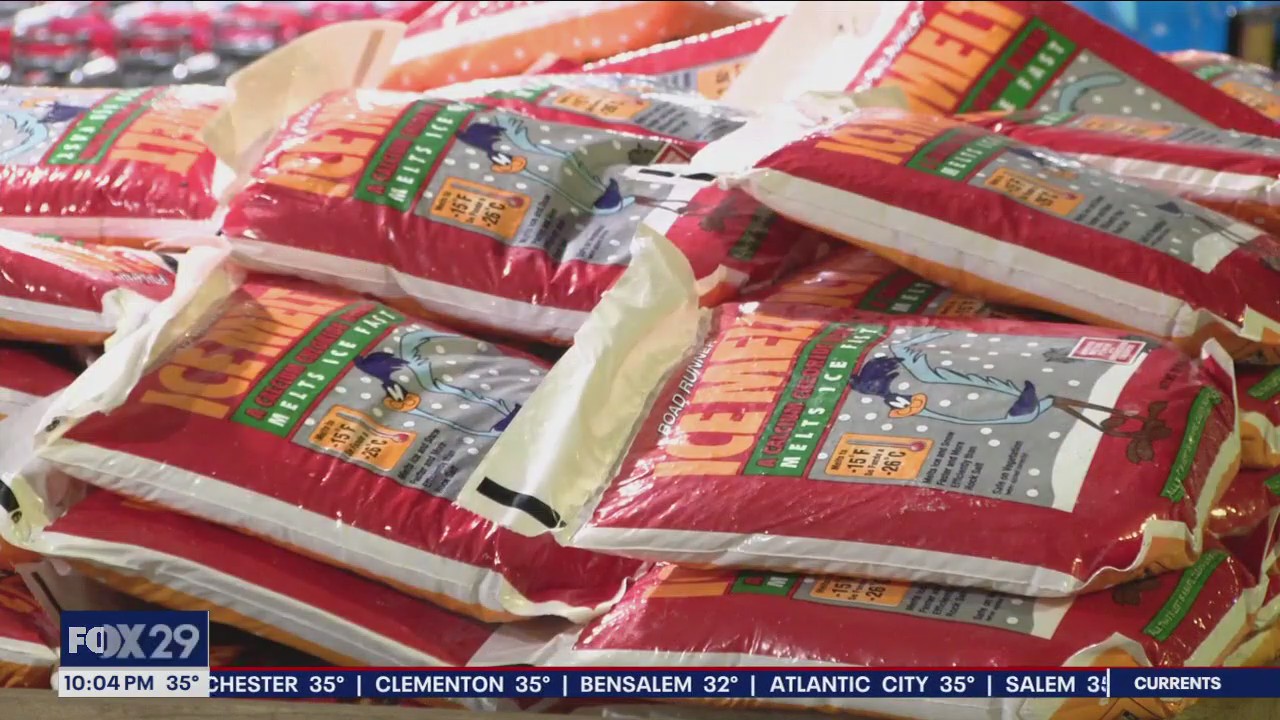 'Significant' snowfall prompts residents to gather supplies