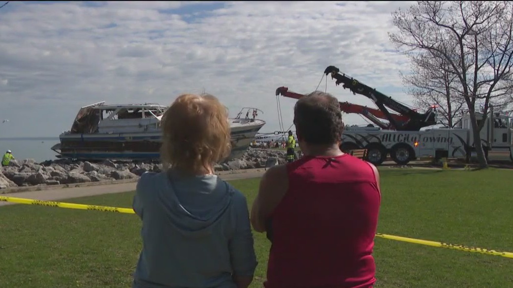 Milwaukee's abandoned boat is finally gone