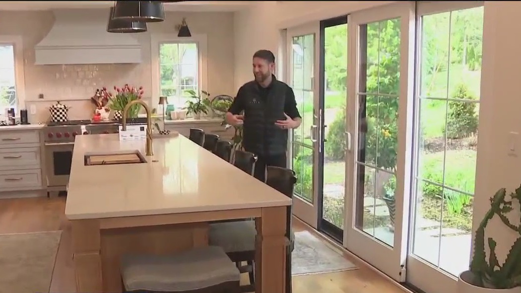 NARI Tour of Remodeled Homes: kitchen visit
