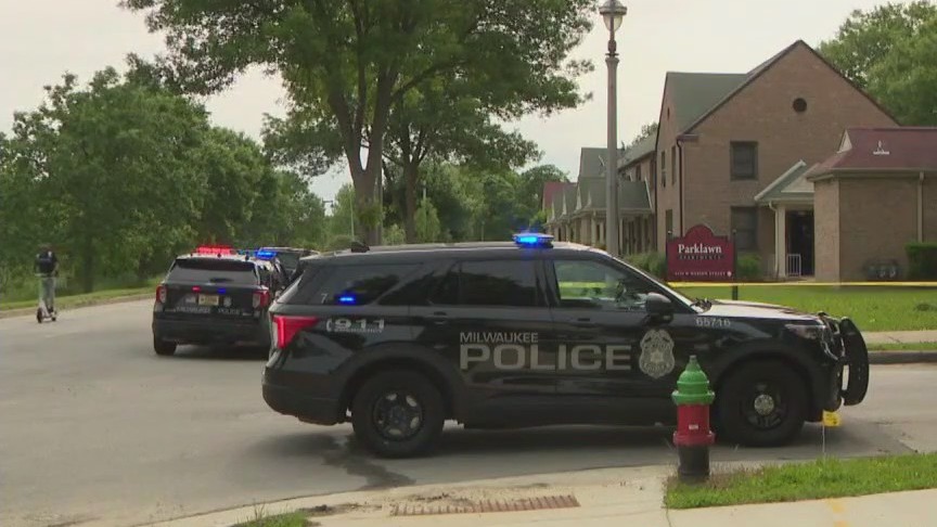 Police: Man shoots teens in stolen car