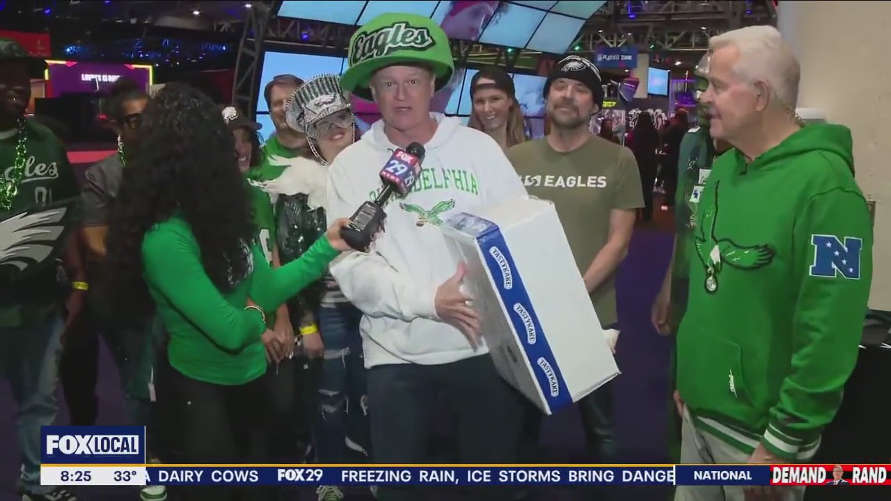 Chris O'Connell delivers Tastykakes to Eagles fans in New Orleans