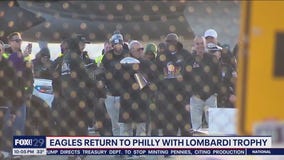 Eagles' fans get glimpse of Lombardi Trophy as team returns home