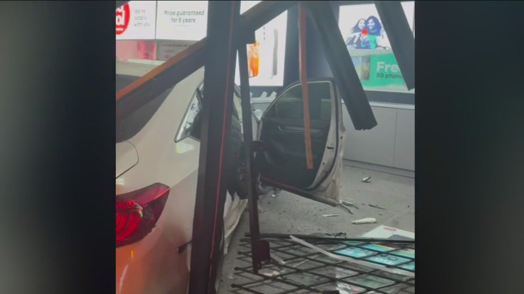 Police chase and crash in Milwaukee