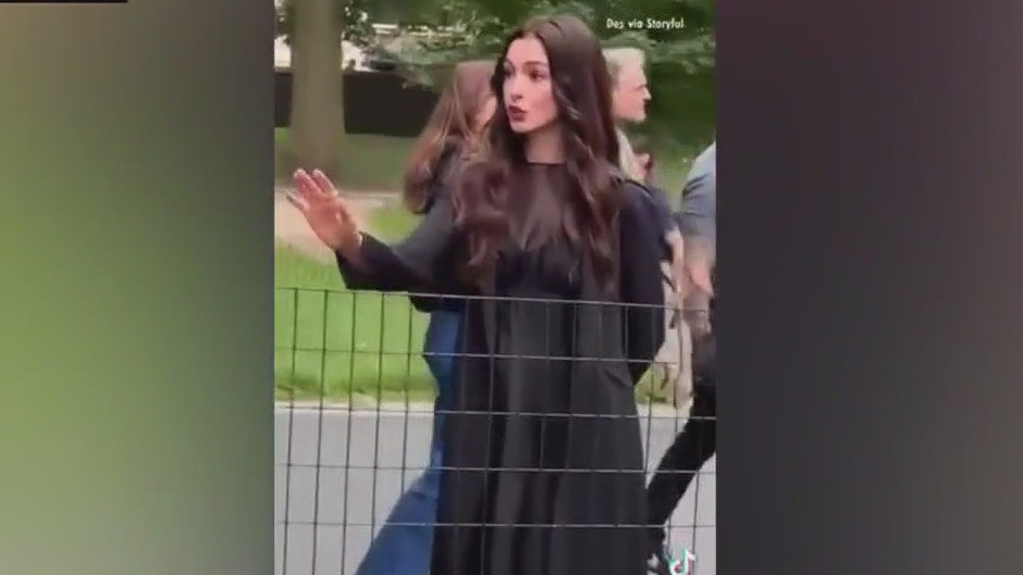 Anne Hathaway with paparazzi