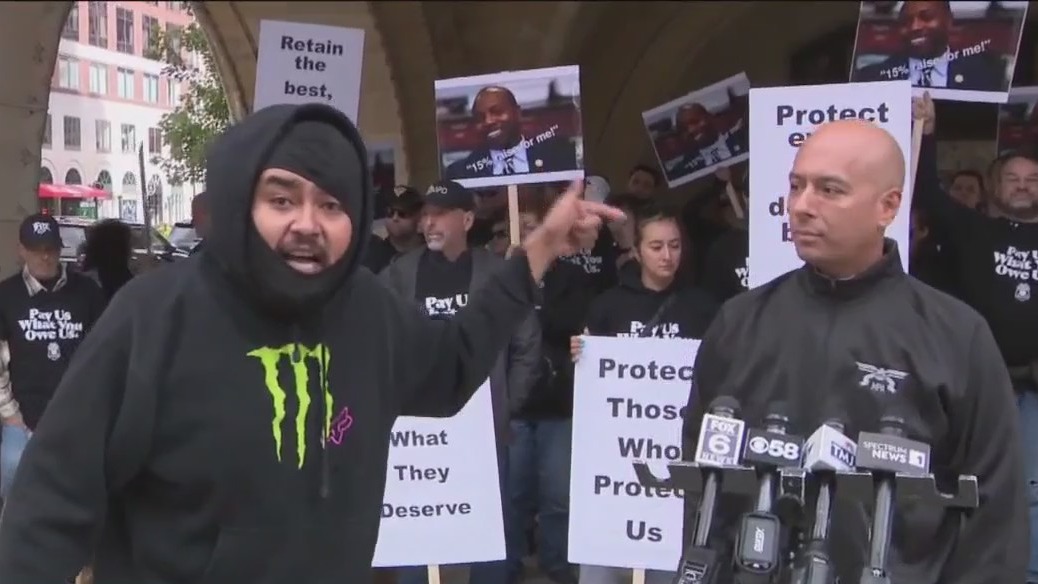 Protests over MPD pay at Milwaukee City Hall