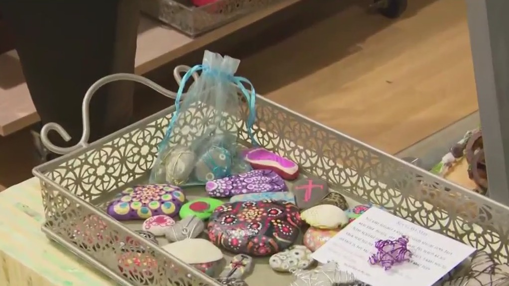 Trove of vintage items