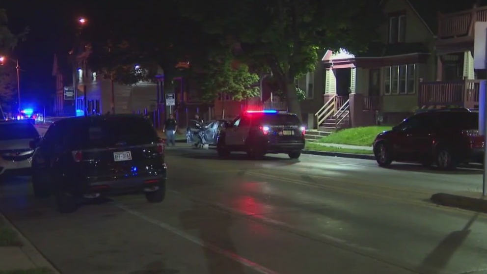 Milwaukee police shooting; man wounded | FOX6 Milwaukee