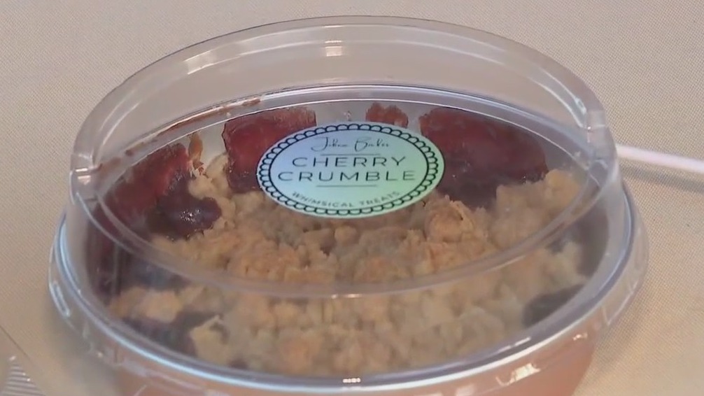 Farmers market continues into fall